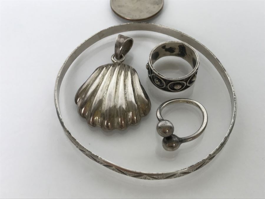 Sterling Silver Jewelry Lot With Bracelet, Shell Pendant And Rings 19.1g [Photo 2]