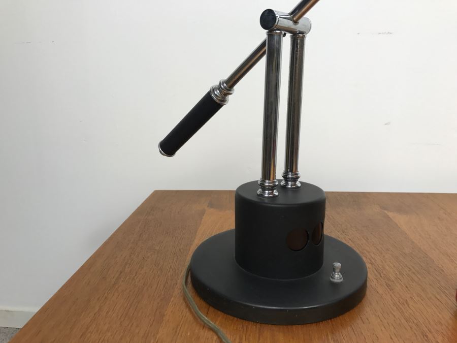 Vintage Mid-Century Metal Chrome Table Lamp [Photo 5]