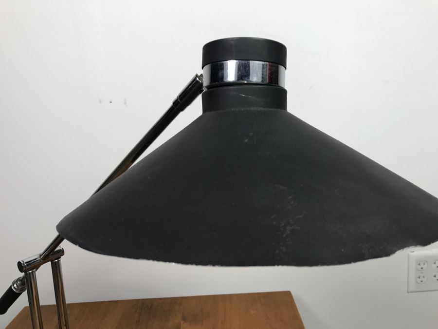 Vintage Mid-Century Metal Chrome Table Lamp [Photo 4]