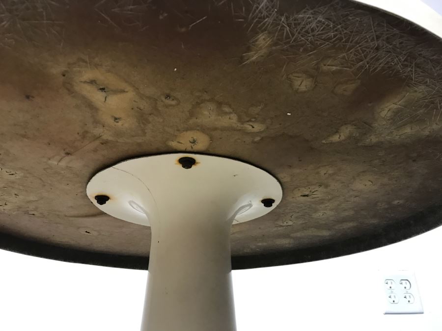 Mid-Century Fiberglass Tulip Table [Photo 8]