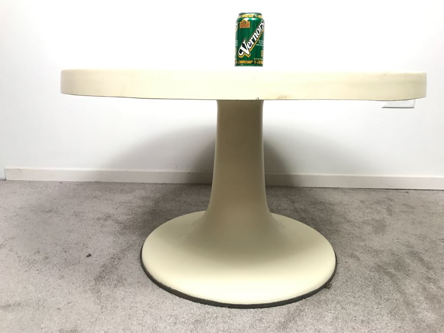 Mid-Century Fiberglass Tulip Table [Photo 3]