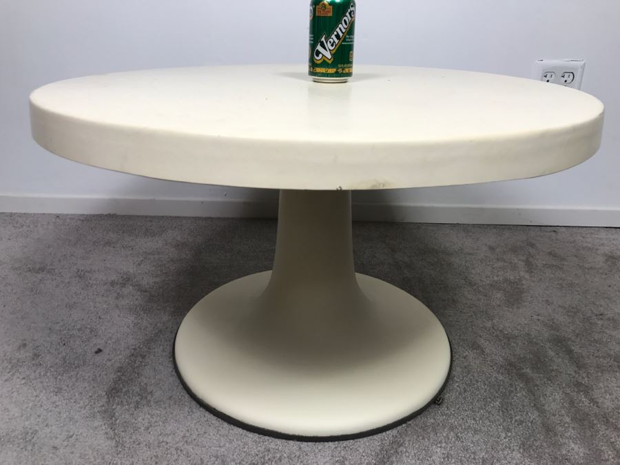 Mid-Century Fiberglass Tulip Table [Photo 4]