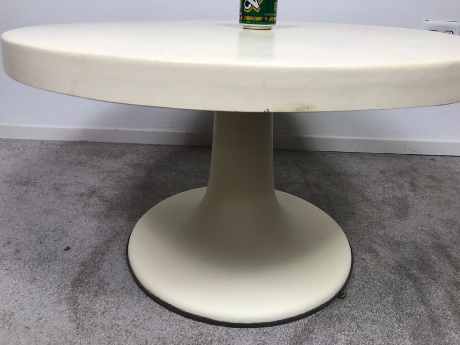 Mid-Century Fiberglass Tulip Table [Photo 6]