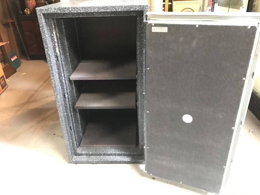 AMSEC 2000 Millennium Silver Edition Large Combination Safe American Security Products Co 21'W X 22'D X 39'H [Photo 11]