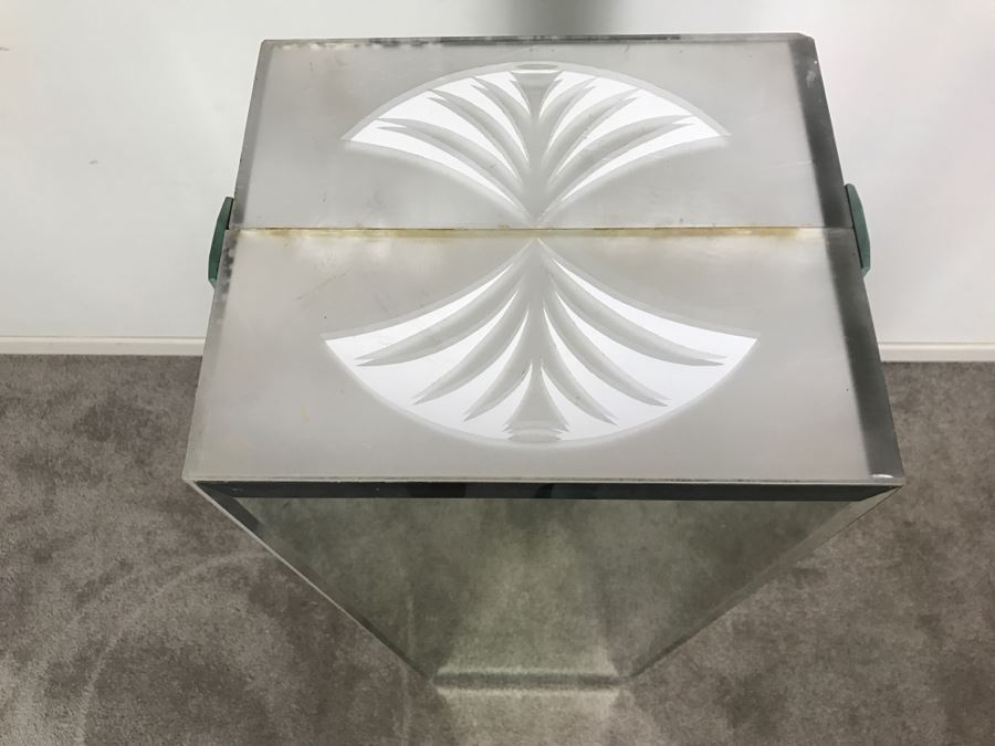 Mirrored Pedestal Stand [Photo 5]