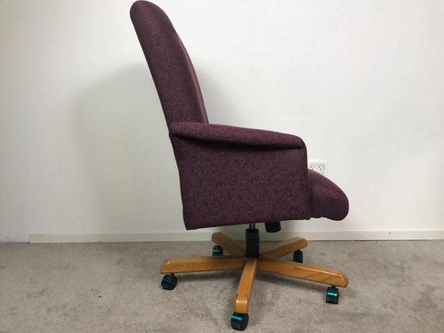 Purple Office Armchair On Casters [Photo 5]