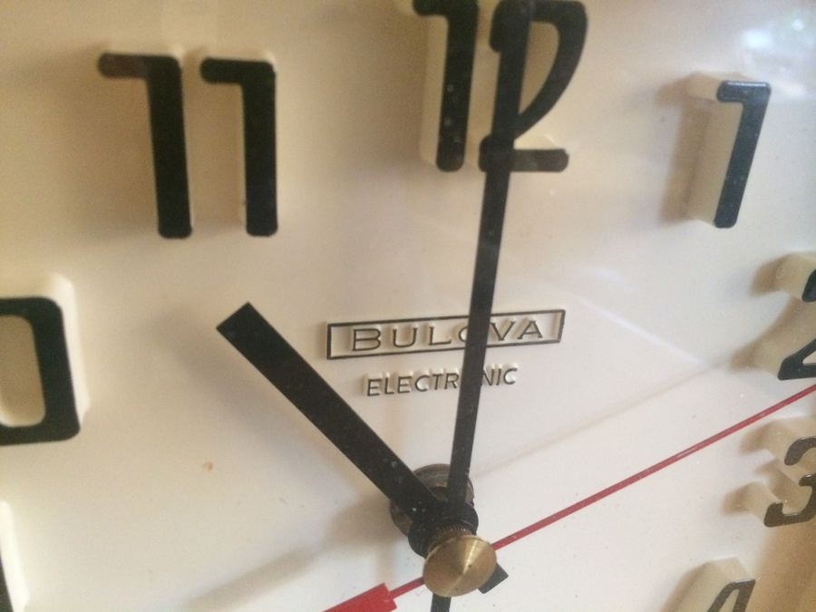 Vintage Bulova Electronic Wall Clock Retro Bright Yellow - Works Great!! [Photo 2]