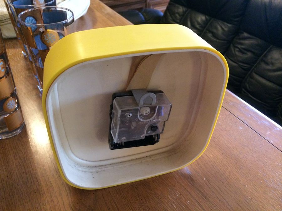 Vintage Bulova Electronic Wall Clock Retro Bright Yellow - Works Great!! [Photo 4]