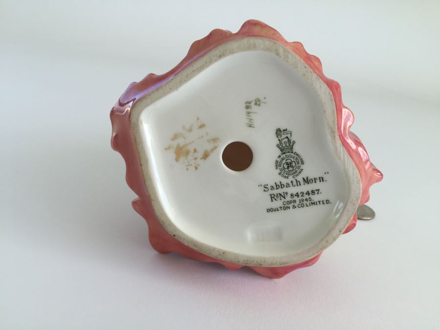 Vintage Royal Doulton Lady Figurine Sabbath Morn HN 1982 [Photo 2]