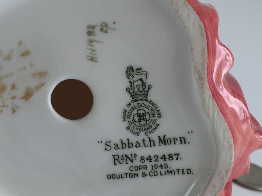 Vintage Royal Doulton Lady Figurine Sabbath Morn HN 1982 [Photo 7]