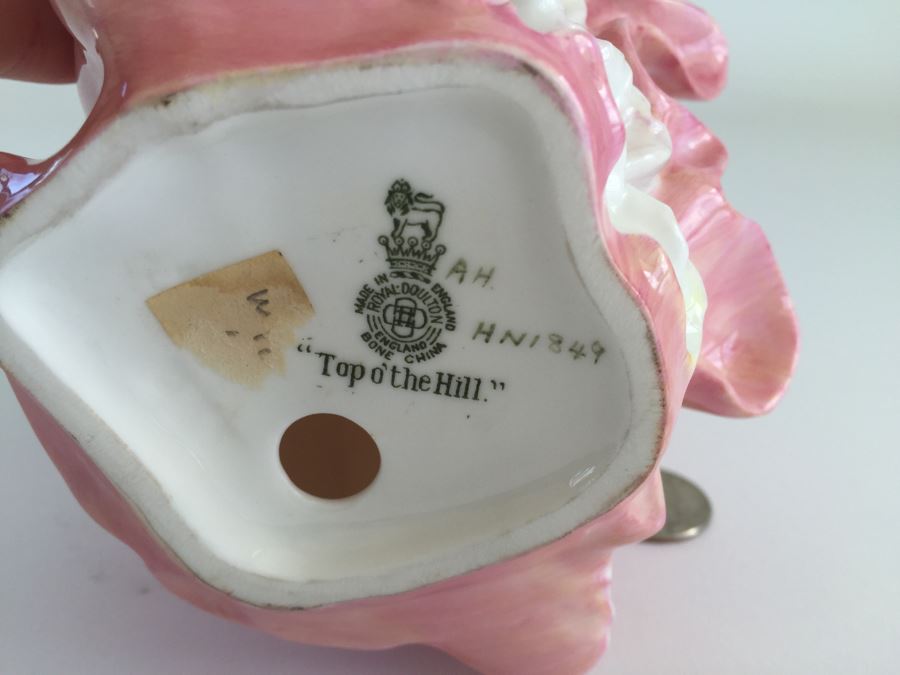 Vintage Royal Doulton Lady Figurine Top O' The Hill HN 1849 [Photo 5]