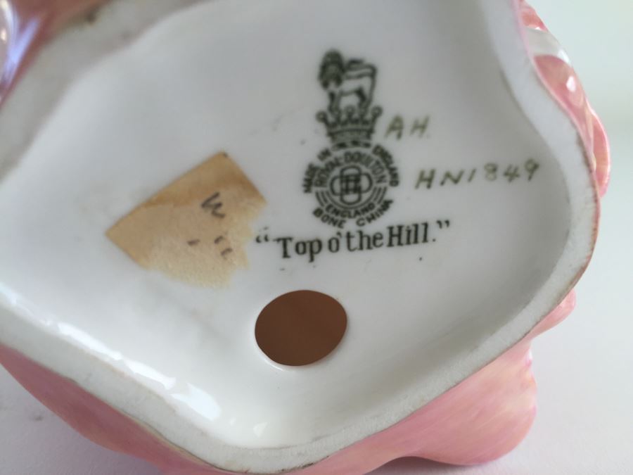 Vintage Royal Doulton Lady Figurine Top O' The Hill HN 1849 [Photo 2]
