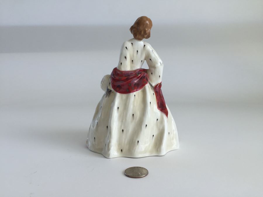 Vintage Royal Doulton Lady Figurine The Ermine Coat HN 1981 [Photo 3]