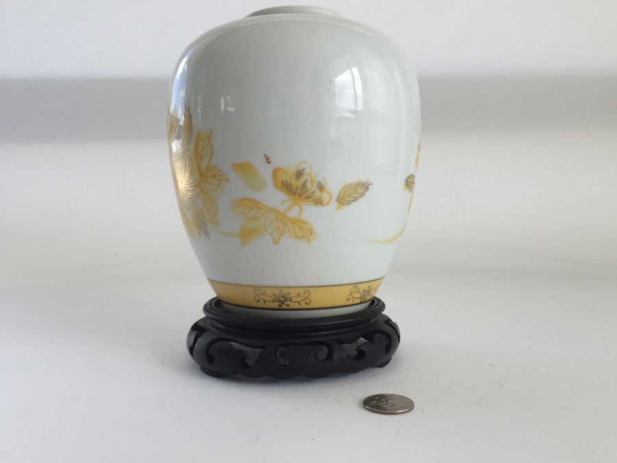 Vintage Japanese Gold And White Jar With Wooden Stand [Photo 3]