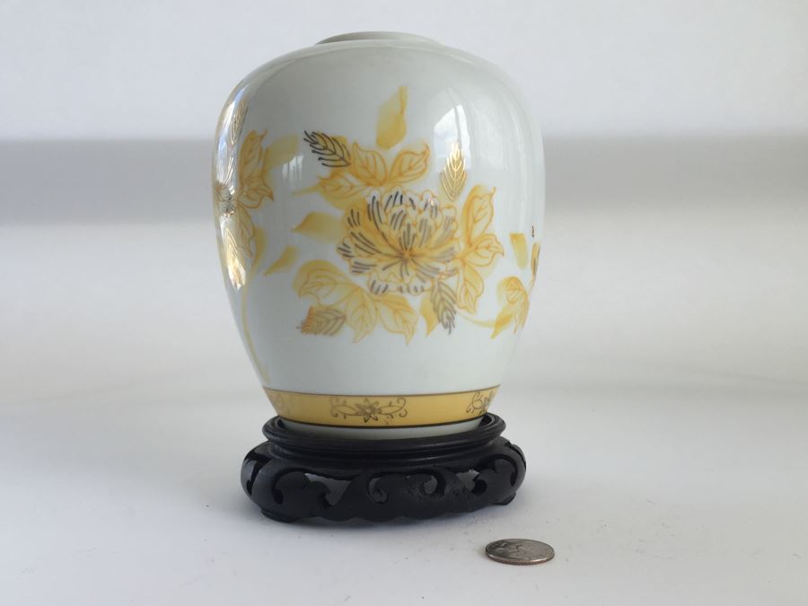 Vintage Japanese Gold And White Jar With Wooden Stand [Photo 1]