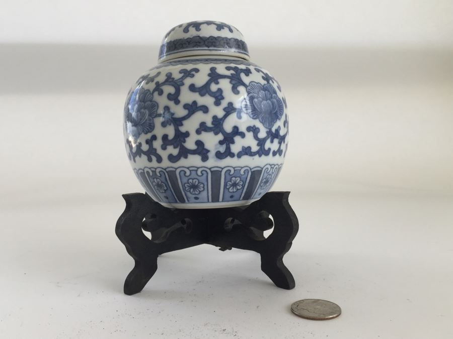 Blue And White Ginger Jar With Stand [Photo 1]
