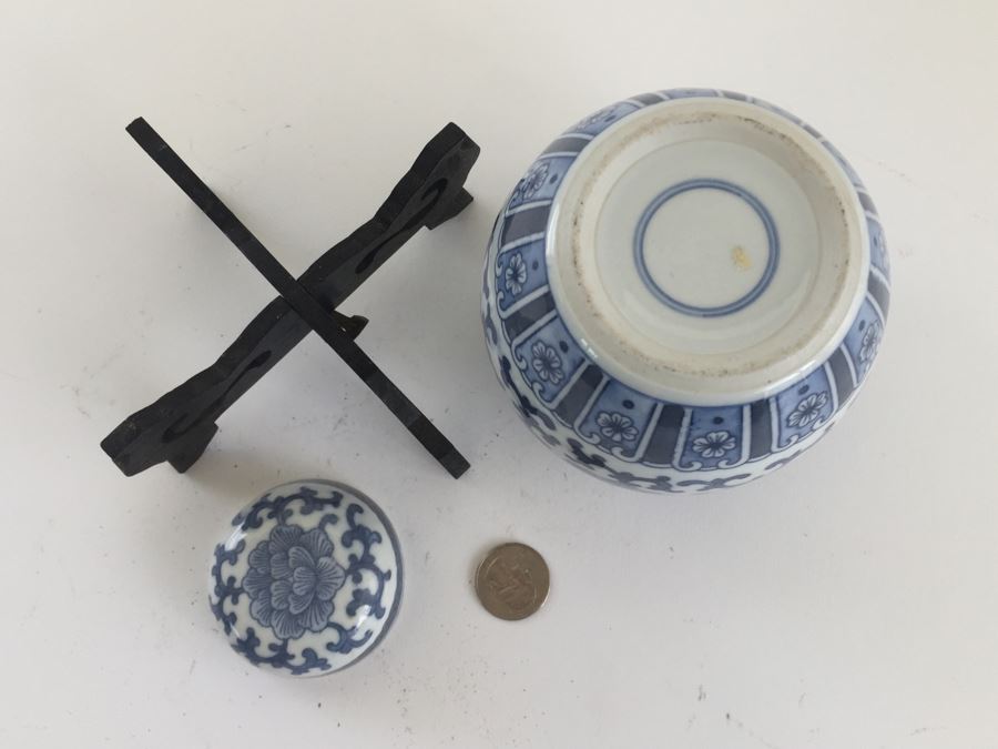 Blue And White Ginger Jar With Stand [Photo 3]