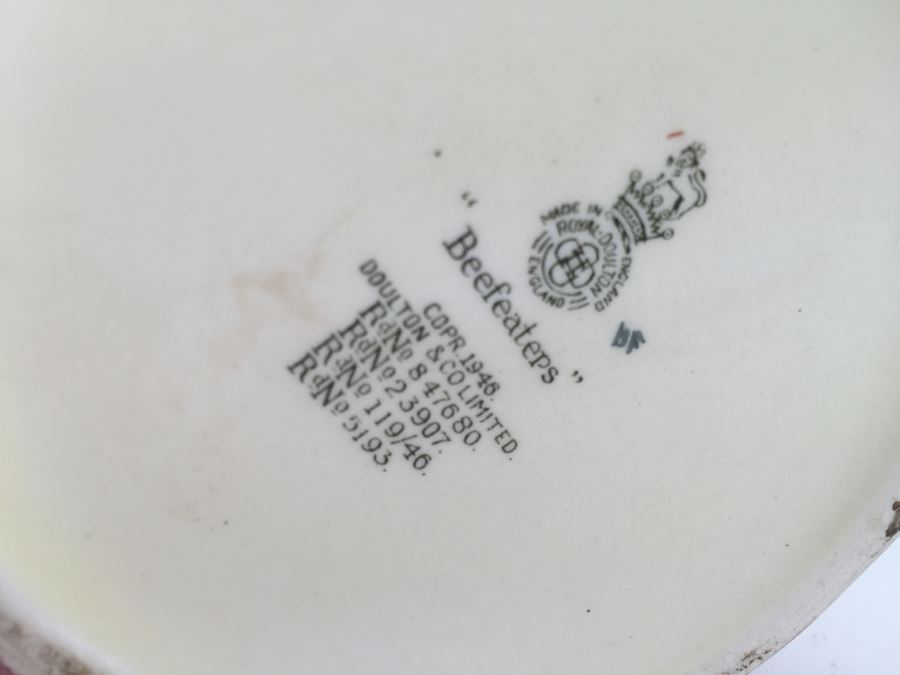 Vintage Royal Doulton Toby Mug Beefeaters [Photo 7]