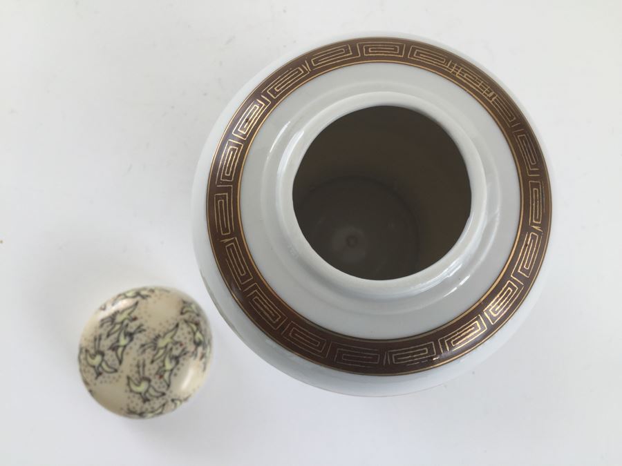 Japanese Ginger Jar With Wooden Stand [Photo 7]