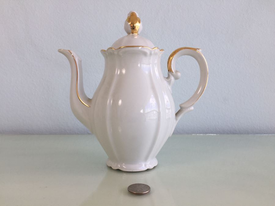 Elegant White And Gold Bavaria China Tea Set [Photo 3]