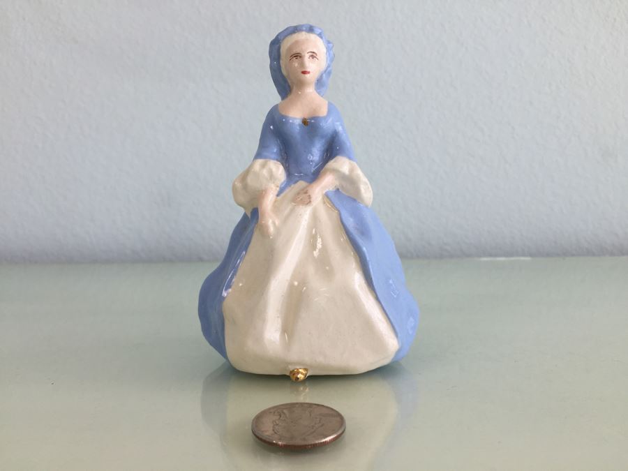 Pair Of Small Mt Vernon VA Figurines [Photo 2]