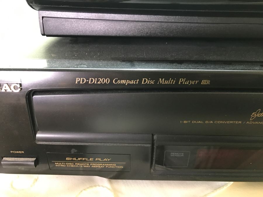 BOSE Model AV18 Media Center CD / DVD Player With 4Piece BOSE Speaker
