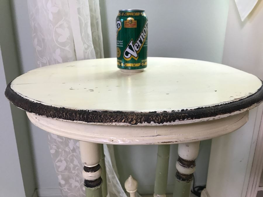 Antique Shabby Chic Round Side Table [Photo 5]