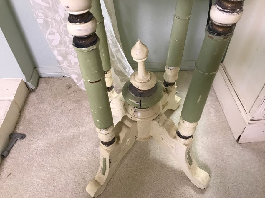 Antique Shabby Chic Round Side Table [Photo 6]