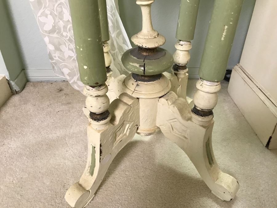 Antique Shabby Chic Round Side Table [Photo 9]