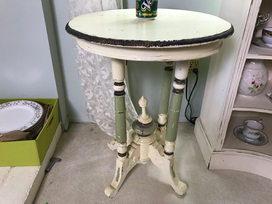Antique Shabby Chic Round Side Table [Photo 2]