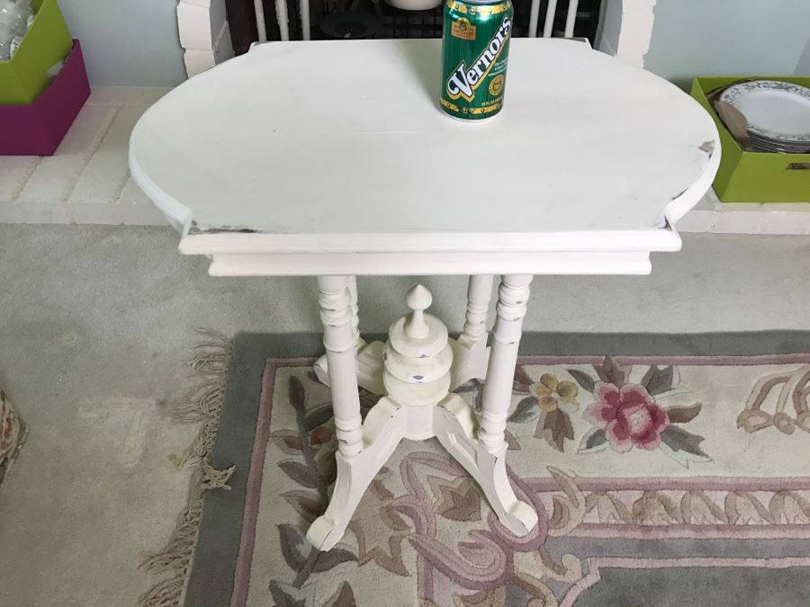 Shabby Chic White Side Table [Photo 2]
