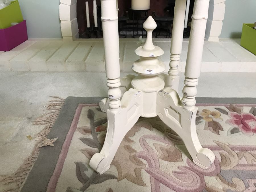 Shabby Chic White Side Table [Photo 4]