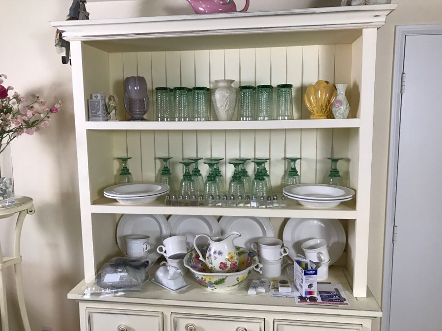 White Shabby Chic China Cabinet [Photo 5]