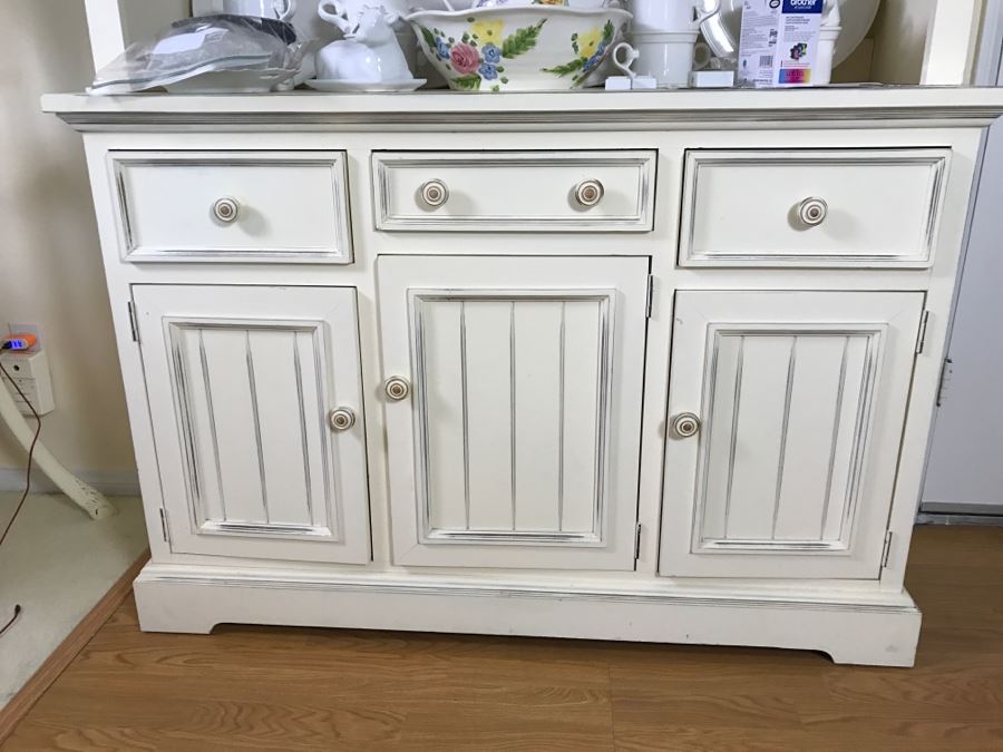 White Shabby Chic China Cabinet [Photo 4]