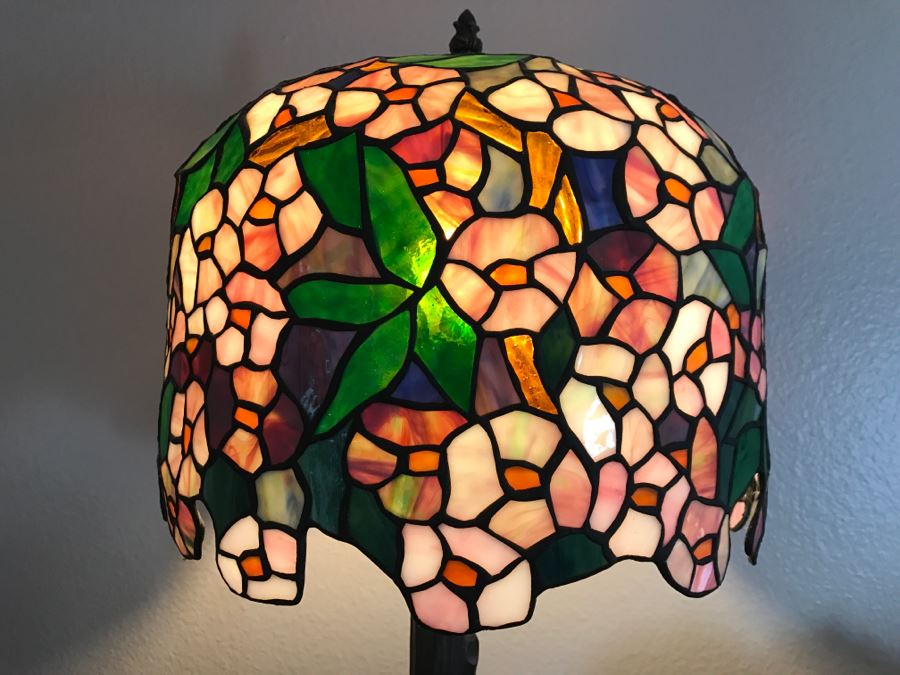 Stained Glass Table Lamp [Photo 2]