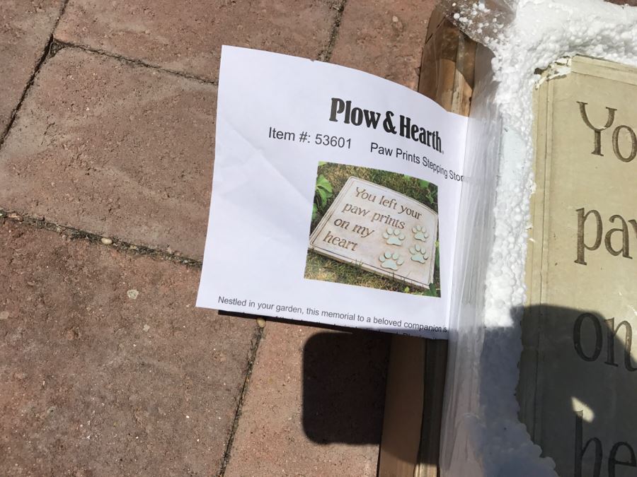 Paw Prints Stepping Stone [Photo 2]