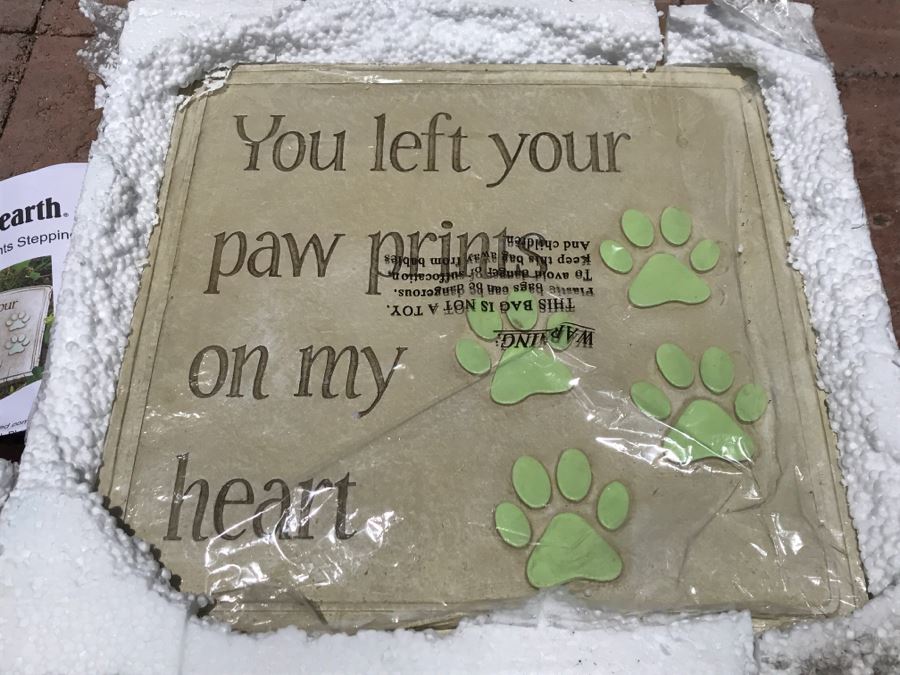Paw Prints Stepping Stone [Photo 4]