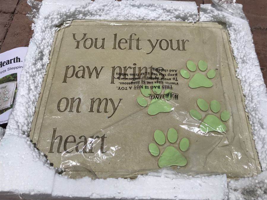 Paw Prints Stepping Stone [Photo 3]