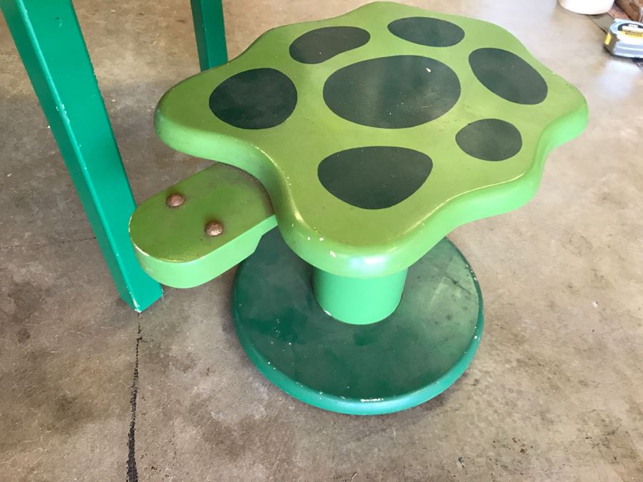 Kids Turtle Table With (2) Chairs [Photo 3]