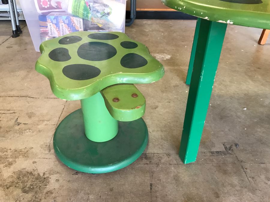 Kids Turtle Table With (2) Chairs [Photo 4]