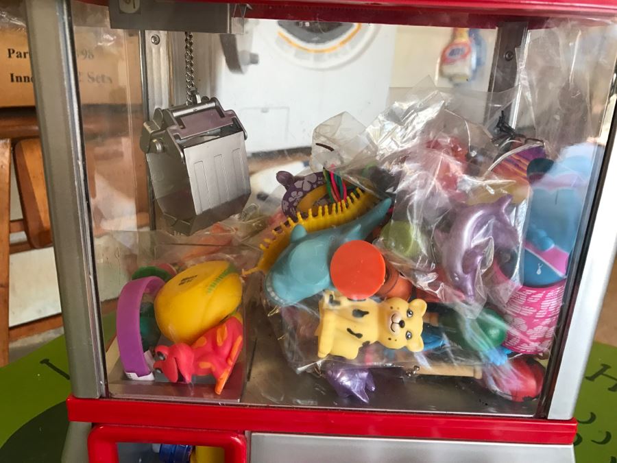 Kids The Claw Game With Various Toy Suprises [Photo 3]