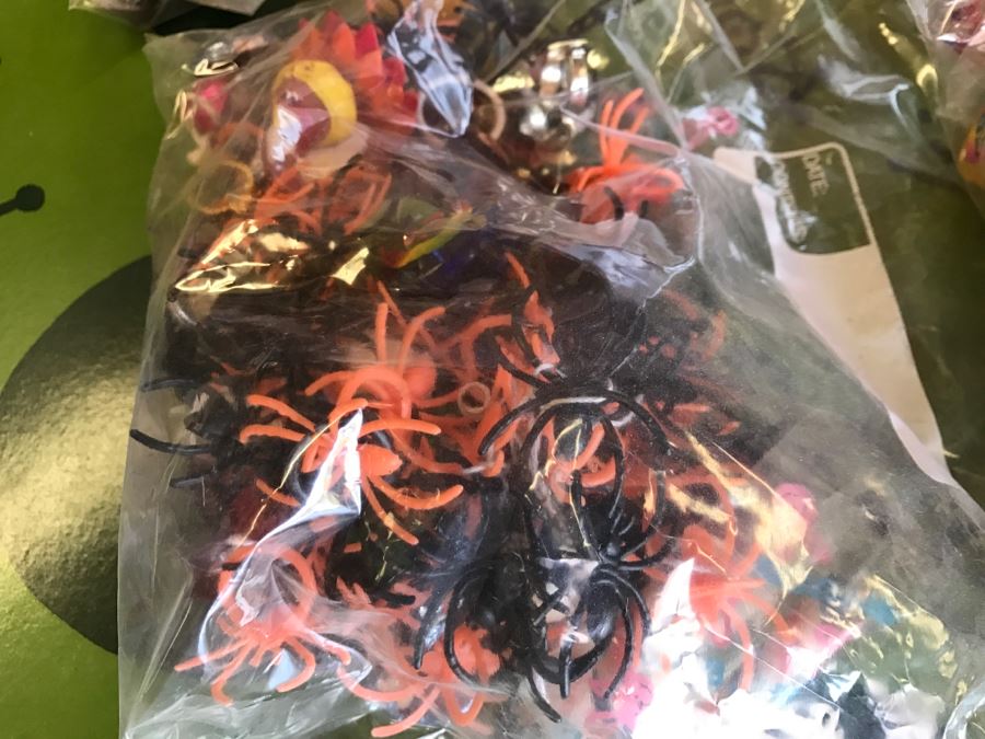 Kids The Claw Game With Various Toy Suprises [Photo 6]