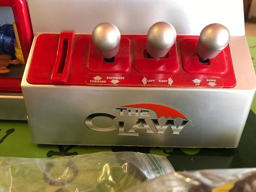 Kids The Claw Game With Various Toy Suprises [Photo 2]