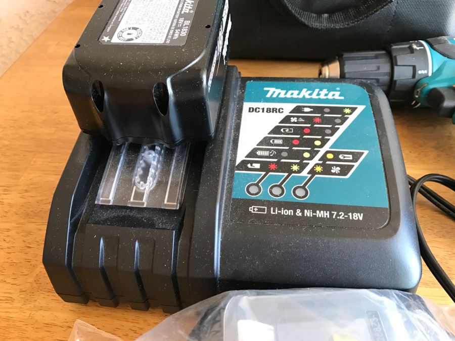 Pair Of Makita Cordless Drill-Drivers With Bag And Charger Appears Never Used [Photo 5]
