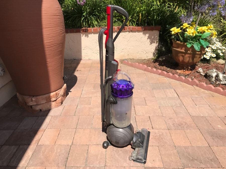 Dyson DC41 Upright Vacuum Cleaner [Photo 1]