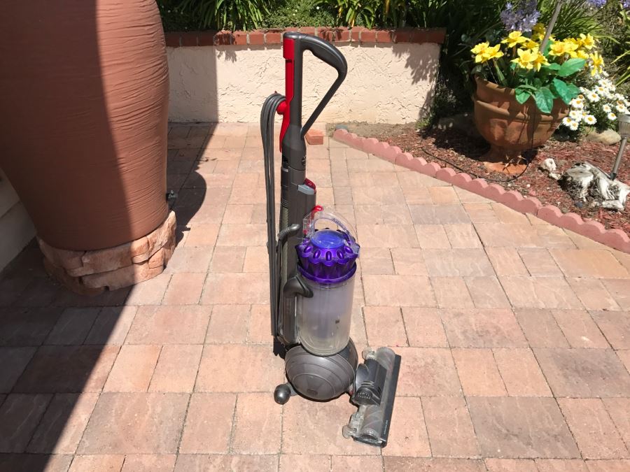 Dyson DC41 Upright Vacuum Cleaner [Photo 2]