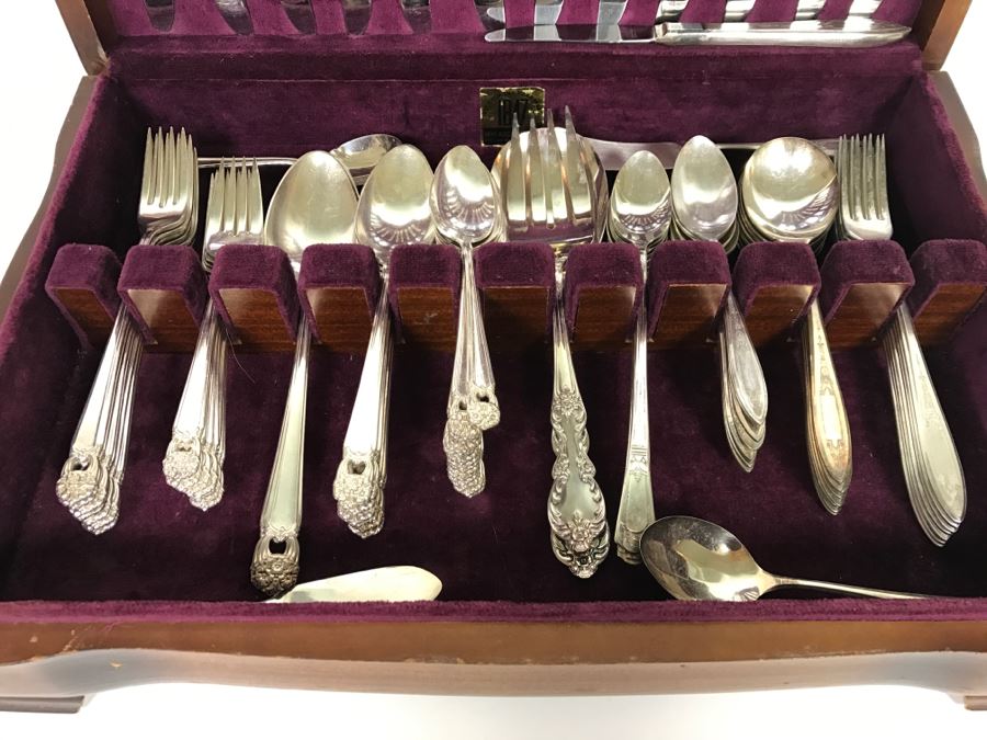 Several Patterns Of Silverplate Flatware 1847 Rogers Bros Court With