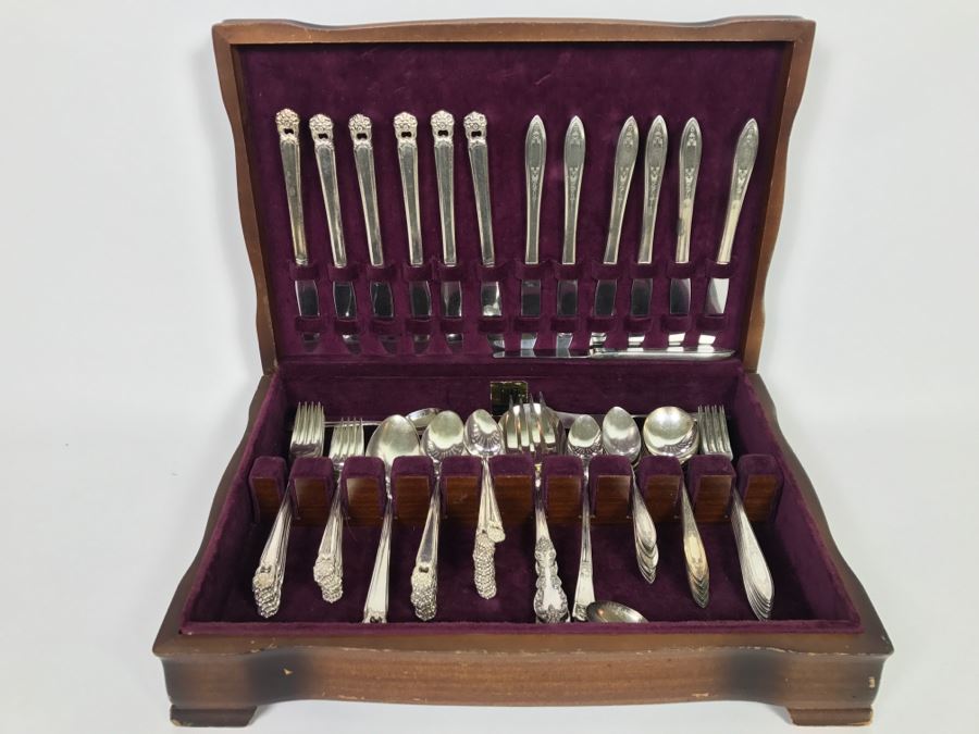 Several Patterns Of Silverplate Flatware 1847 Rogers Bros Court With 1847 Rogers Bros Silverware Box