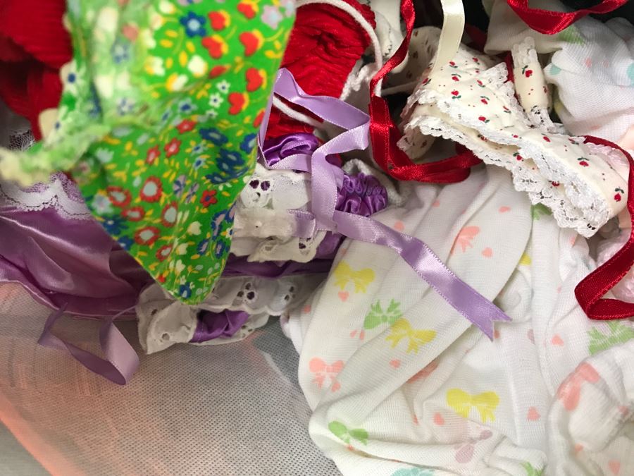 Pair Of Vintage Cabbage Patch Dolls With Doll Clothes [Photo 12]