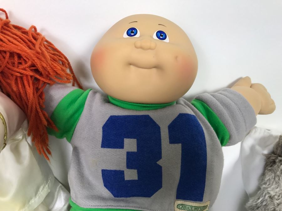 Pair Of Vintage Cabbage Patch Dolls With Doll Clothes [Photo 4]